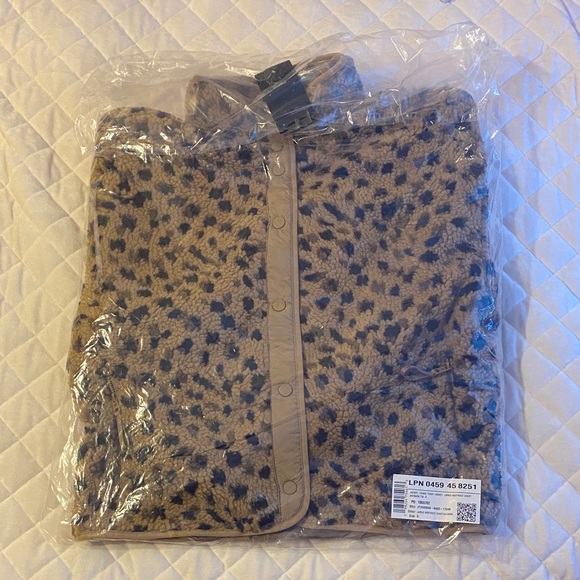 Fabletics Tahoe Teddy Jacket Leopard Size Small - Picture 4 of 10